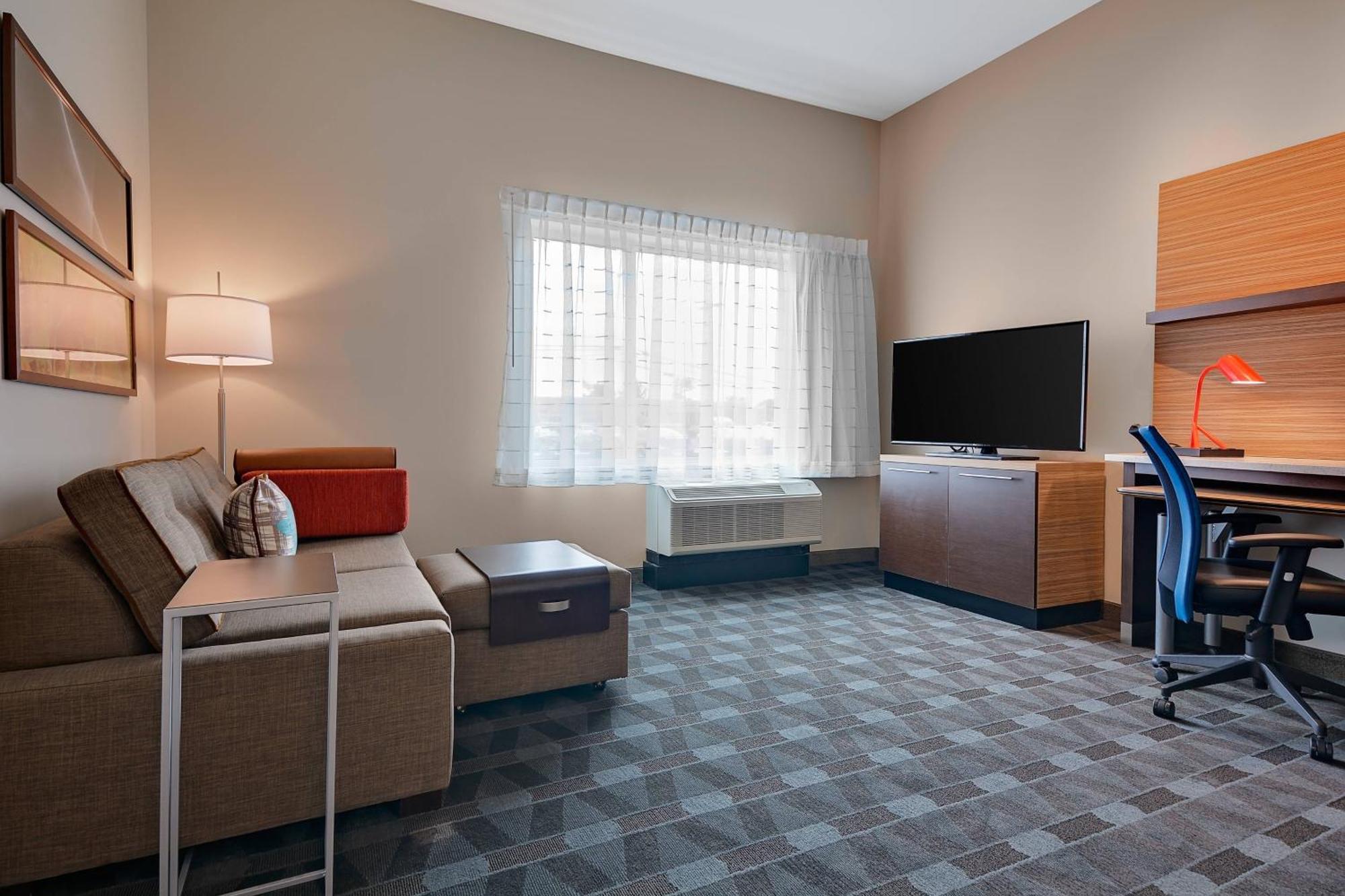 Towneplace Suites By Marriott Detroit Allen Park Exterior photo