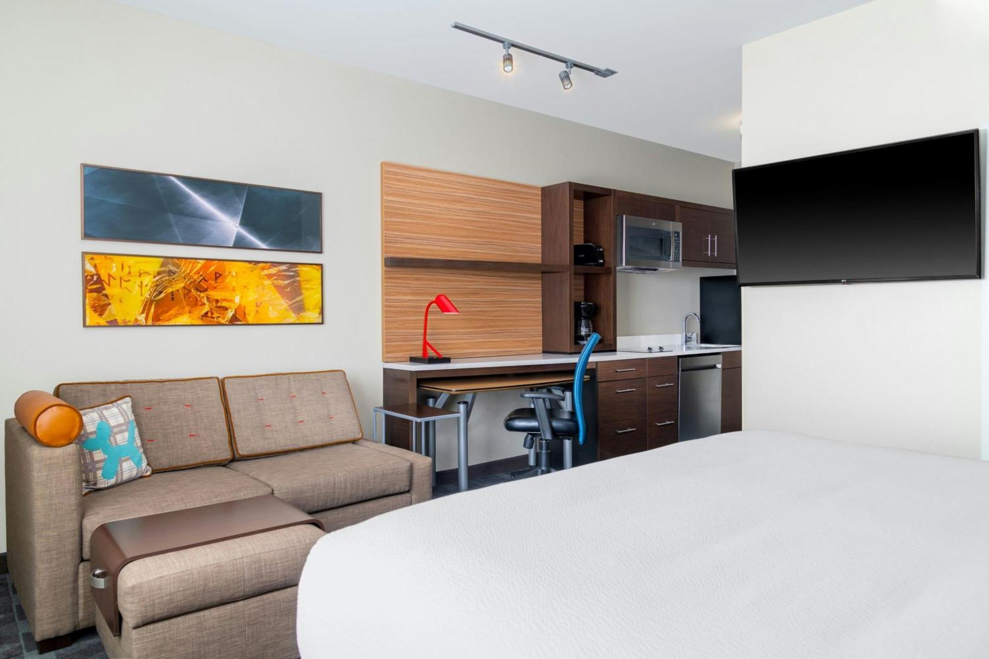 Towneplace Suites By Marriott Detroit Allen Park Exterior photo