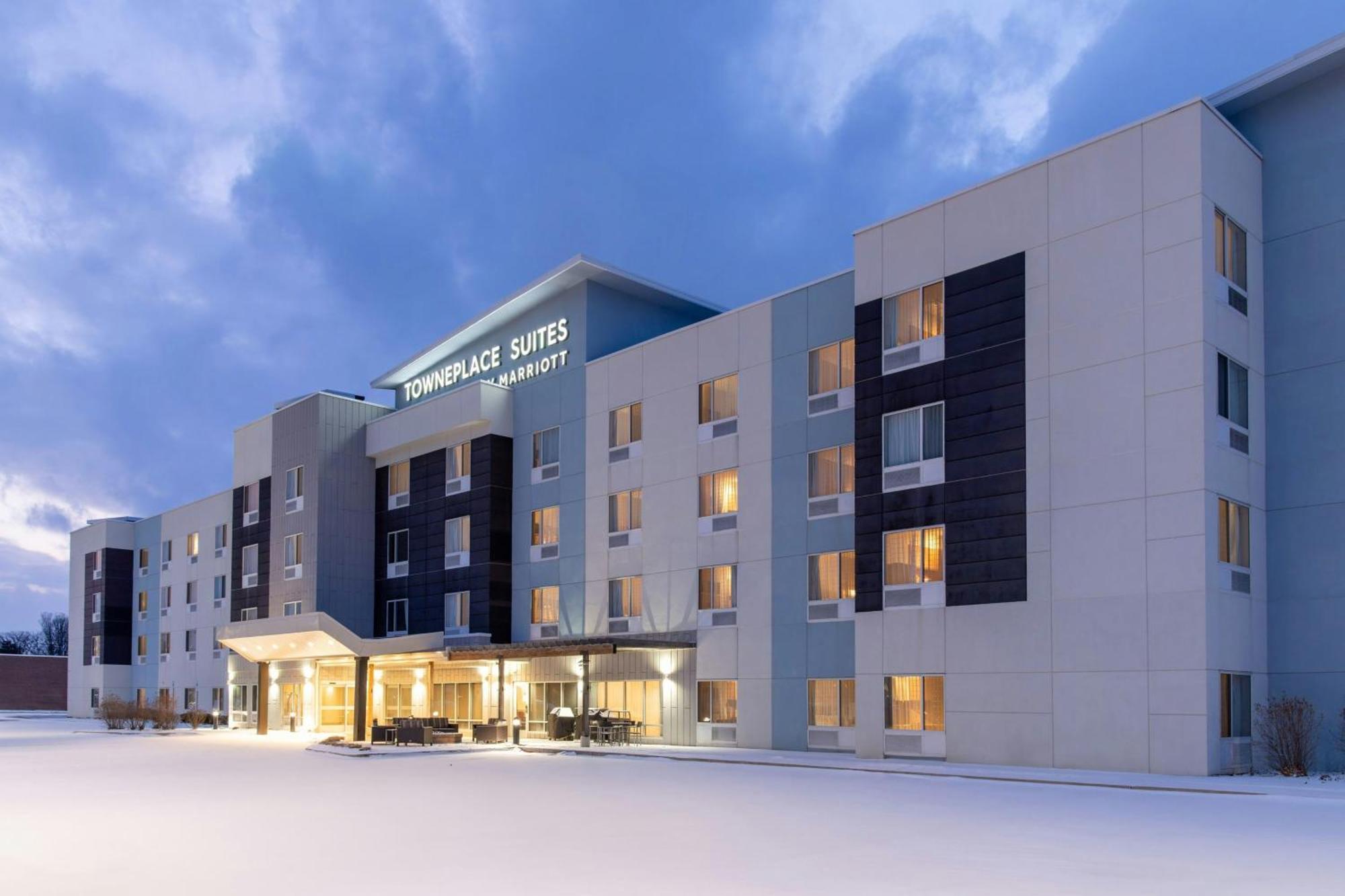 Towneplace Suites By Marriott Detroit Allen Park Exterior photo